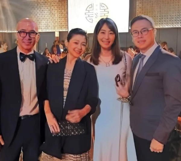 益上线 小玥儿梦见妈妈了，母女二人在梦中深情谈话，大S称在那边很开心