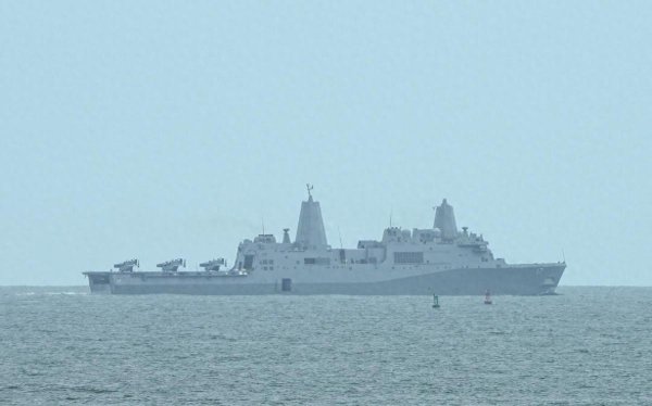 东方财通 美军主力进入战位，他们在等特朗普下令动武，一击打垮委内瑞拉？