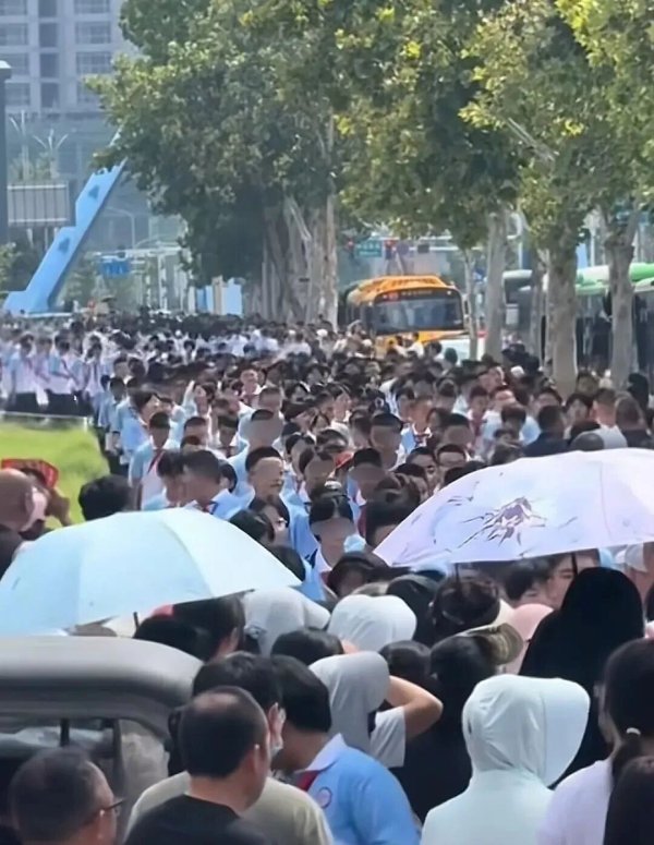 中金财富 一中学初一多达94个班！教学质量如何保证？官方回应→