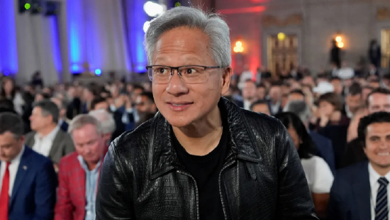 威力财 “我们需要最聪明的人”: OpenAI、英伟达CEO对特朗普H-1B签证费用的反应